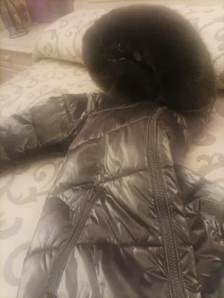 Parka abrigo gris con capucha de piel muy suave