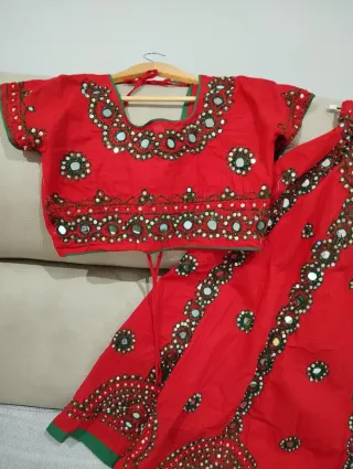 Traje Bollywood rojo con bordados