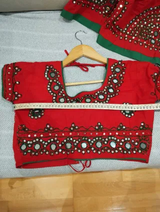 Traje Bollywood rojo con bordados