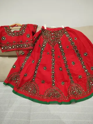 Traje Bollywood rojo con bordados