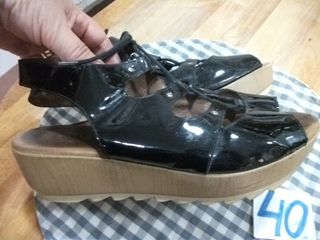 Botines marrones talla 40, sandalias....