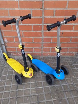 2 Patinetes infantiles (amarillo y azul)