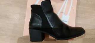 Botines negros tacón ancho talla 39.