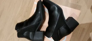 Botines negros tacón ancho talla 39.