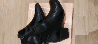 Botines negros tacón ancho talla 39.