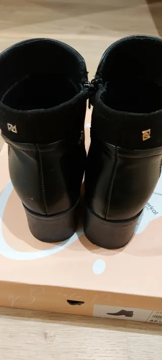 Botines negros tacón ancho talla 39.