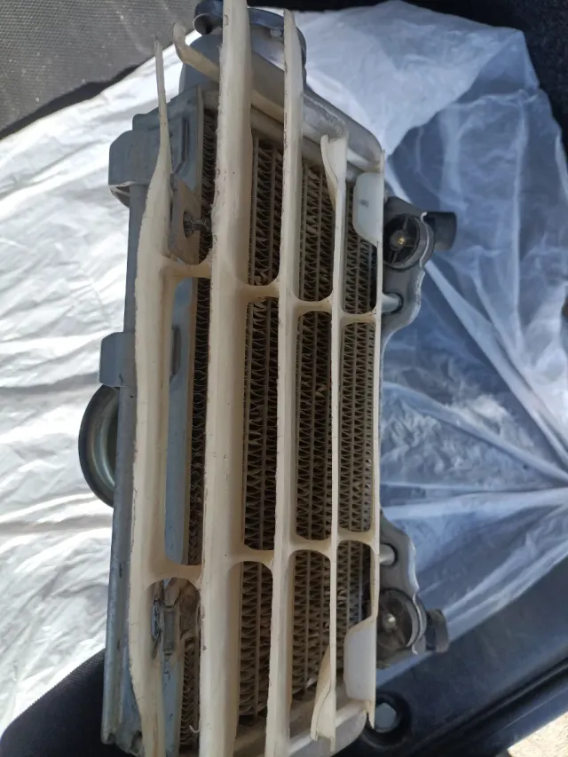 Radiador Honda CRF 250 X 2005 con tapón