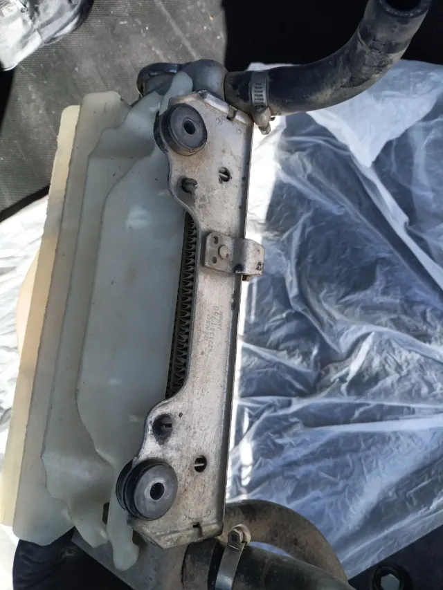 Radiador Honda CRF 250 X 2005 con tapón