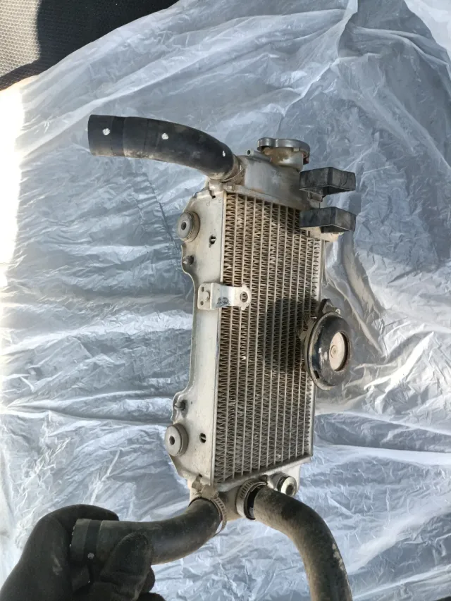 Radiador Honda CRF 250 X 2005 con tapón