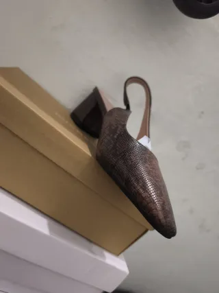 Zapatos tacón slingback estampado serpiente