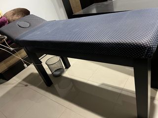 Marquesa de tecido e madeira