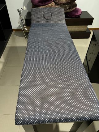 Marquesa de tecido e madeira