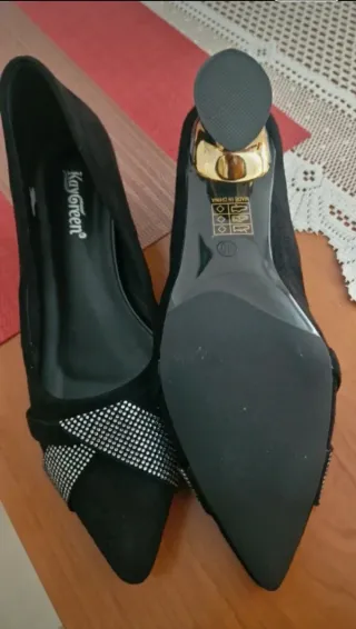 Zapatos tacón negros adornos brillantes talla 40