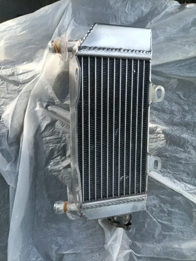 Radiador hCRF 250X nuevo con tapon