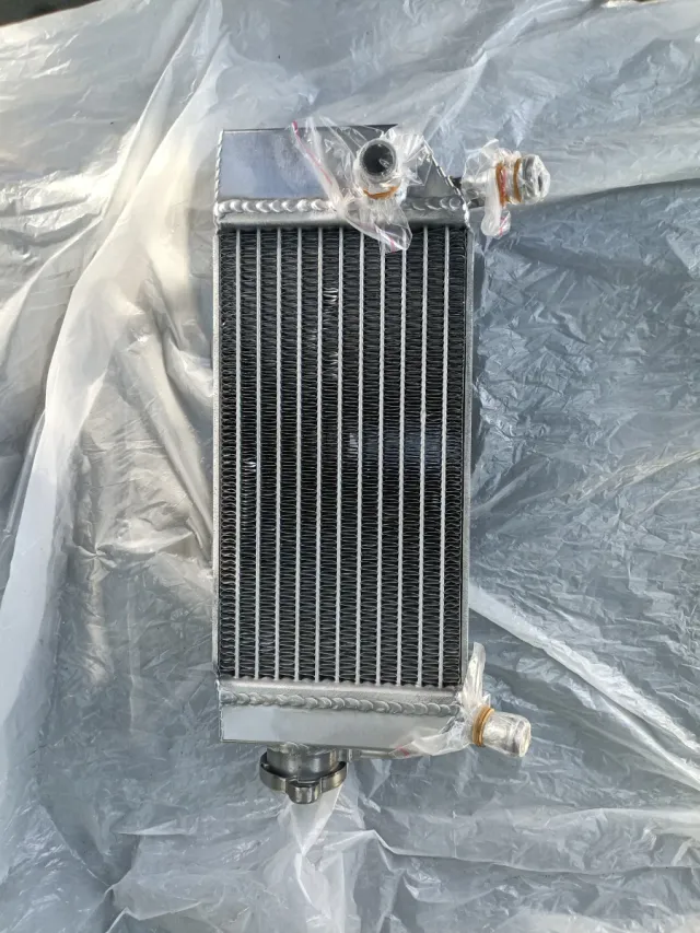 Radiador hCRF 250X nuevo con tapon