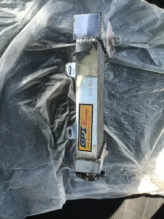 Radiador hCRF 250X nuevo con tapon