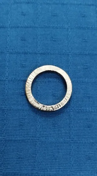 Anillo dorado bisutería banda verde