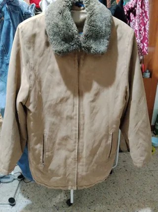 Chaquetón Beige Talla 50 con Cuello Gris