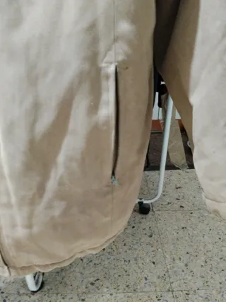 Chaquetón Beige Talla 50 con Cuello Gris