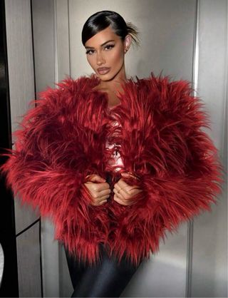 Abrigo de pelo rojo de lujo