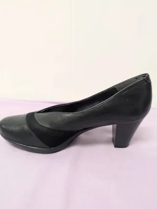 Zapatos de piel Rodri negros sin estrenar.