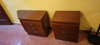 Cajonera de madera marrón