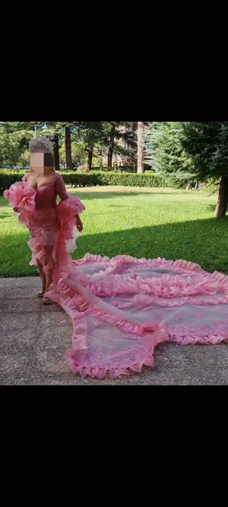 Vestido de Novia Rosa con Cola
