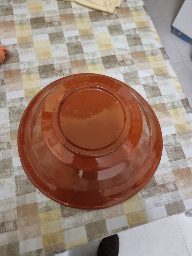 Cuenco de terracota decorado