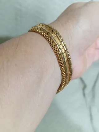 Pulsera vintage ancha bañada en oro con medallita