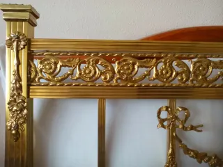 Cabecero vintage metal dorado con cristal azul