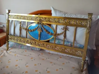 Cabecero vintage metal dorado con cristal azul
