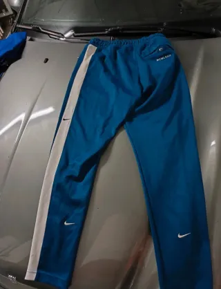 Pantalones Nike Swoosh