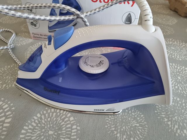 Plancha de vapor Bluesky 2000W