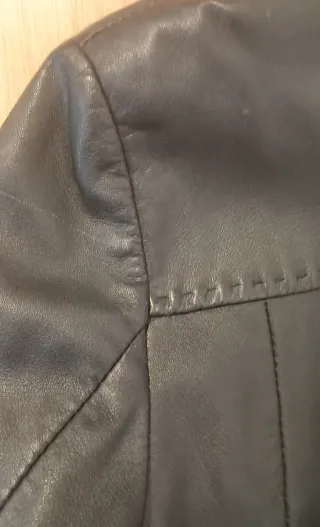 Chaqueta de piel negra