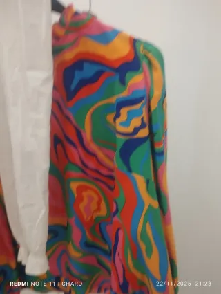 Blusa blanca con volantes