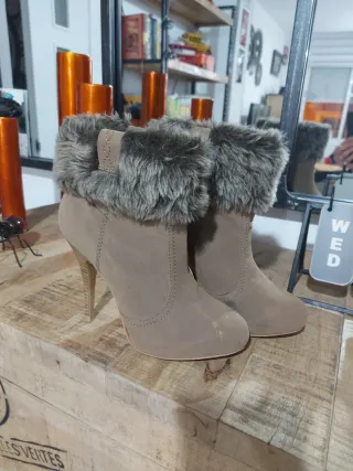 2 pares botines Pull&Bear y Blanco T.36