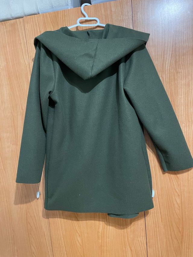 Chaqueta verde botella con capucha