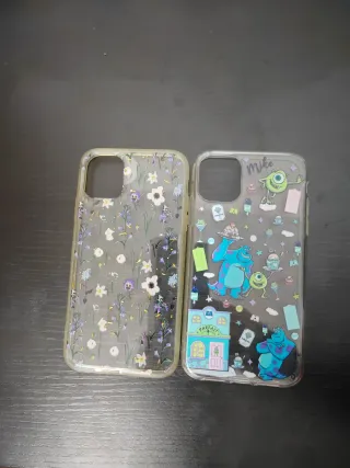 iPhone 11 + cargador original + 5 fundas