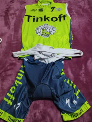 Maillot y culote ciclismo verano Tinkoff