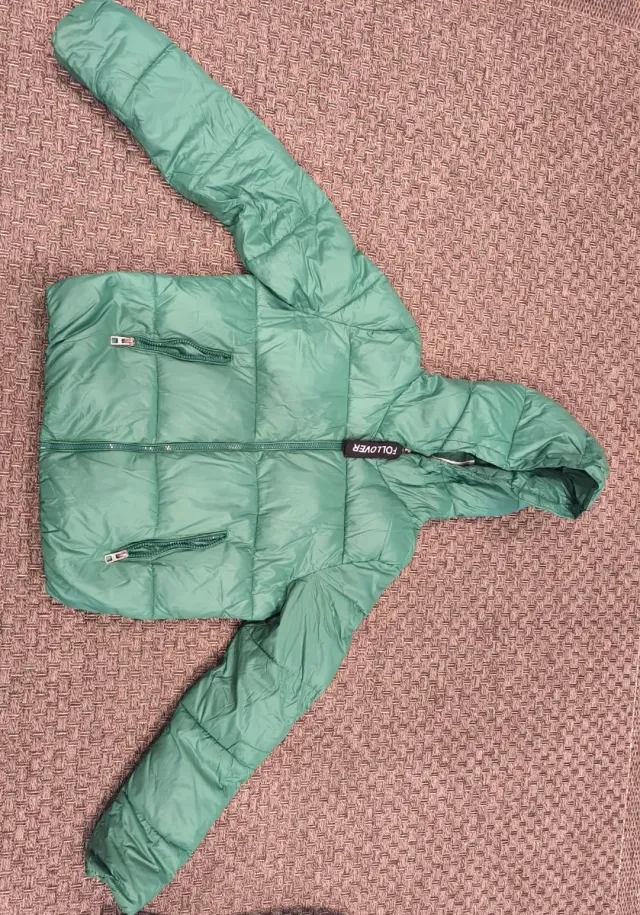 Giubbotto imbottito verde con cappuccio