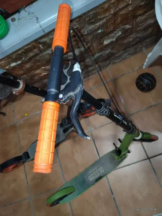 Patinete con Ruedas Grandes y Suspensión