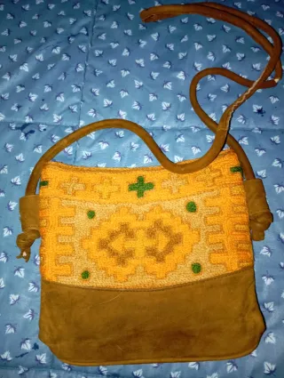 Bolsito juvenil bordado