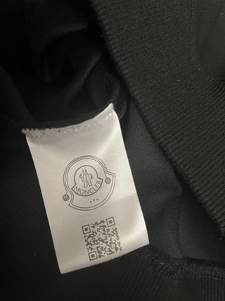 Sudadera Moncler Negra Logo Azul