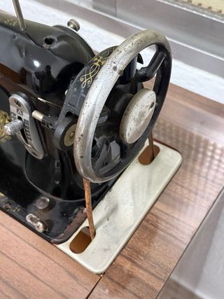 Máquina de coser Sigma con mueble