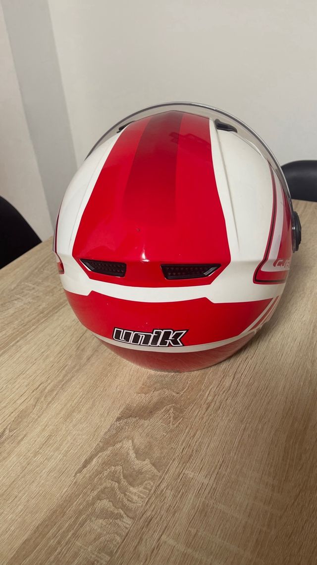 Casco Moto Unik Blanco y Rojo con Visera