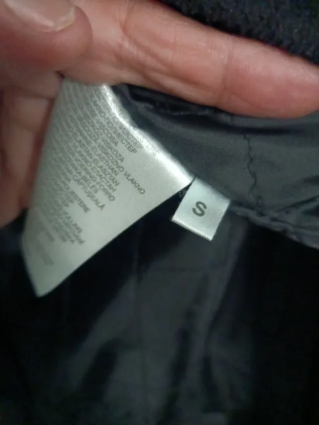 Abrigo de paño negro