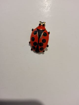Spilla coccinella smaltata