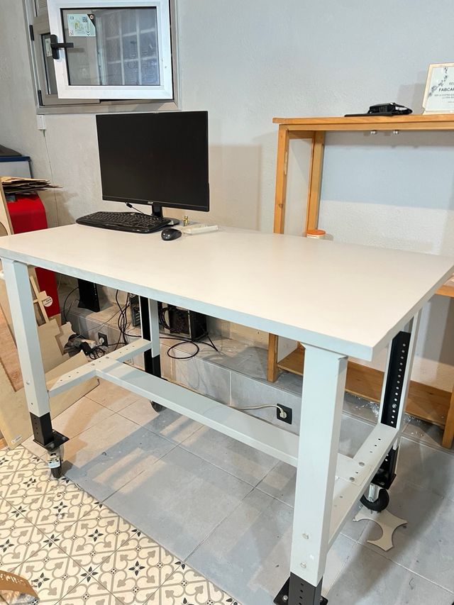 Mesa de trabajo con ruedas