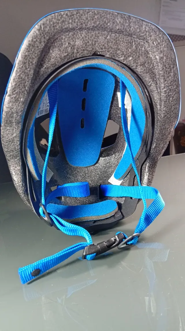 Casco y protecciones Cosco azul