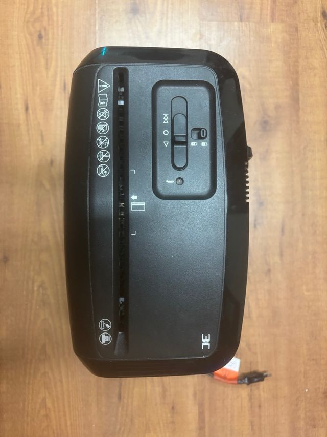 Destructora de papel negra